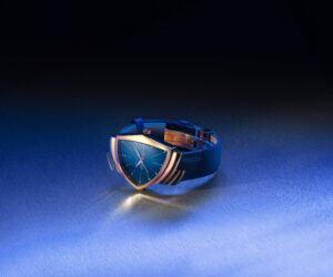 ハミルトン ブルーのベンチュラ